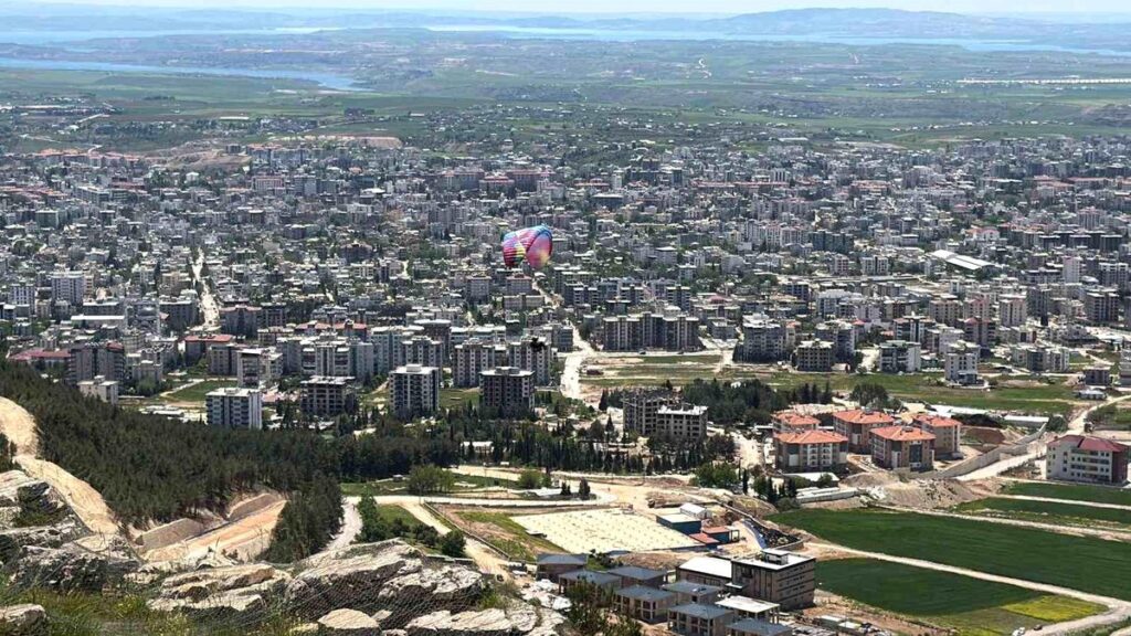 adiyaman-yamac-parasutu-ucus-merkezi-olma-yol-19884544_amp