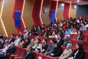 avrupa-firsatlari-universite-ogrencileriyle-19854628_amp