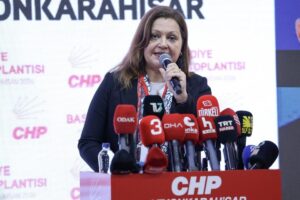 burcu-koksal-ak-partiye-gecmesine-neden-olan_80ca3df32a_amp