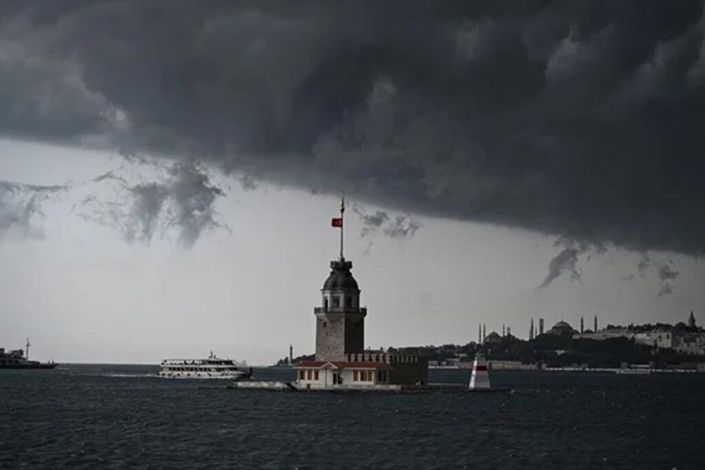 istanbullulara-meteorolojiden-3-saat-uyarisi-19863722_6624_amp
