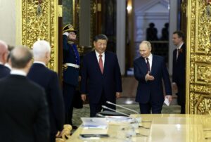 xi-ve-putin-10-cin-rusya-fuari-na-kutlama-mes-19854661_amp