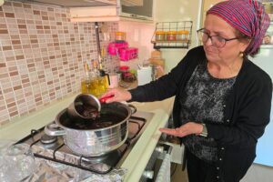 esinin-hastaligina-care-ararken-buldu-simdi-siparislere-yetisemiyor_19956500_19
