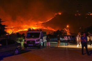 alevlerin-onune-gecilemiyor-nedeni-beli-oldu-gozaltina-alindi_20170334_58