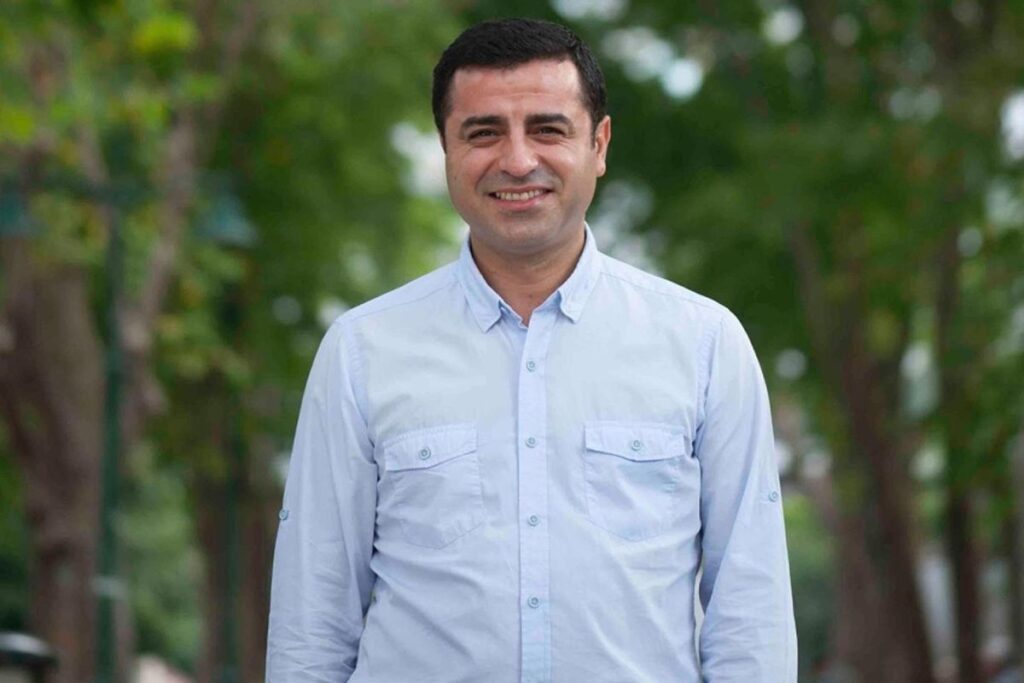ankarada-gorev-almak-istiyorum-demisti-demirtasin_ac18126562_amp