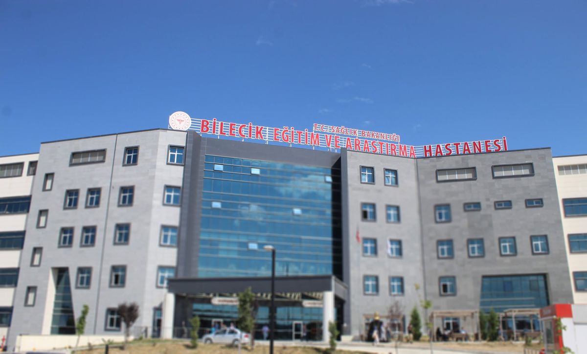bilecik-te-gocuk-altinda-kalan-isci-agir-yara-20167130_amp (1)