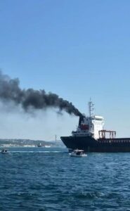 sarayburnu-aciklarinda-gemi-bacasindan-yuksel-20115973_amp