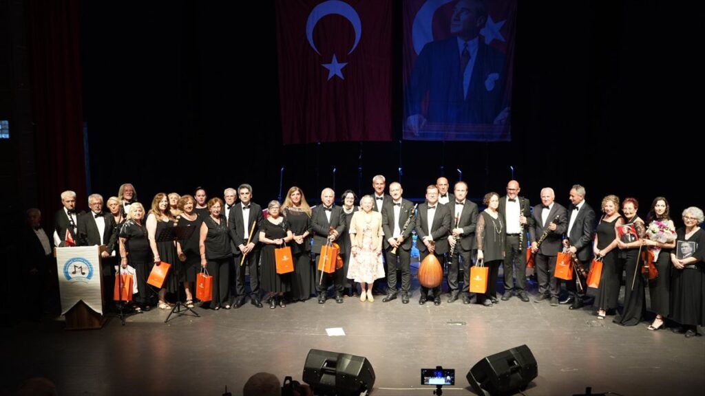 tekirdag-da-ata-ya-saygi-konseri-duzenlendi-20170585_amp