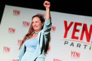yeni-partiye-ilk-operasyon-il-baskani-gozaltina-alindi_20120880_47