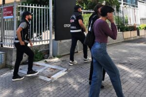 dev-holdinge-operasyon-genel-mudur-yardimcisi-gozaltinda_20247355_72 (1)