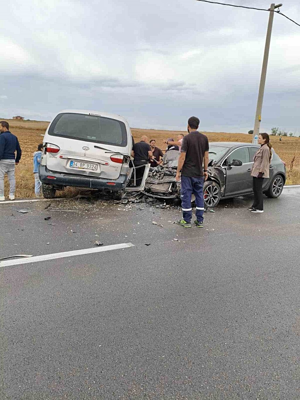 tekirdag-ergene-de-panelvan-ile-otomobil-carp-20261737_amp