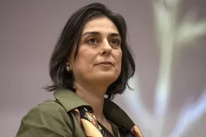 sinem-dedetas-cezaevinden-cikiyor_20377376_75